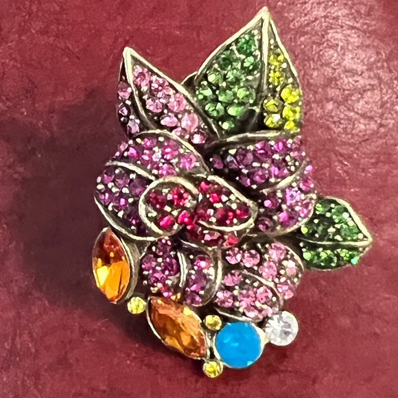 Heidi Daus 🆕 Floral Omega for pierced ears Crystal Omega Earrings - Picture 3 of 6